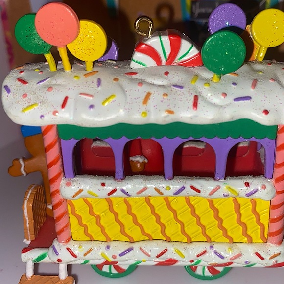 Carlton Cards Grandparent 1999 Ornament Trolley Gingerbread - Picture 4 of 5